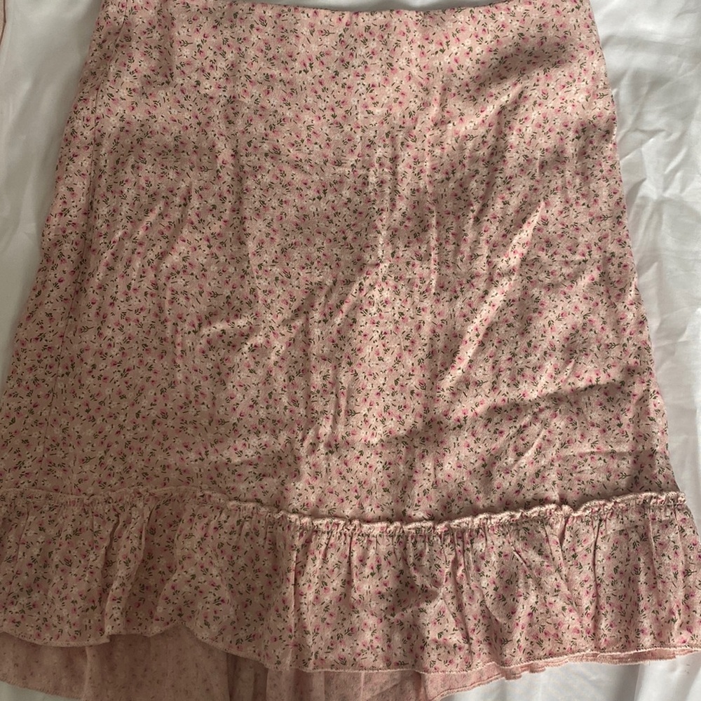 Cute pink brandy skirt with flower detail